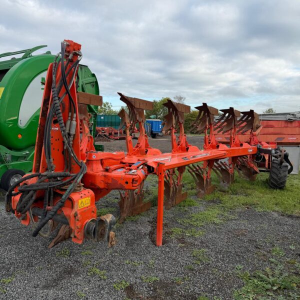 Kuhn 153 Vari-Master 6 Furrow Plough